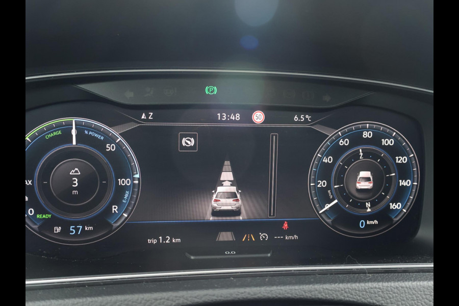Volkswagen e-Golf + LEDER SPORTINTERIEUR | VIRTUAL COCKPIT | ADAPTIVE CRUISE | LED | CAMERA | STOELVERW. | APPLE CARPLAY