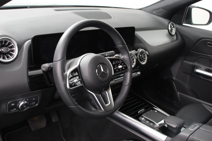 Mercedes-Benz GLA 200 163pk DCT Automaat Progressive Navigatie Climate Control Camera Electrisch bedienbare achterklep Half Leder Led Dab Ambienteverlichting