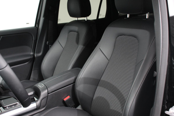 Mercedes-Benz GLA 200 163pk DCT Automaat Progressive Navigatie Climate Control Camera Electrisch bedienbare achterklep Half Leder Led Dab Ambienteverlichting