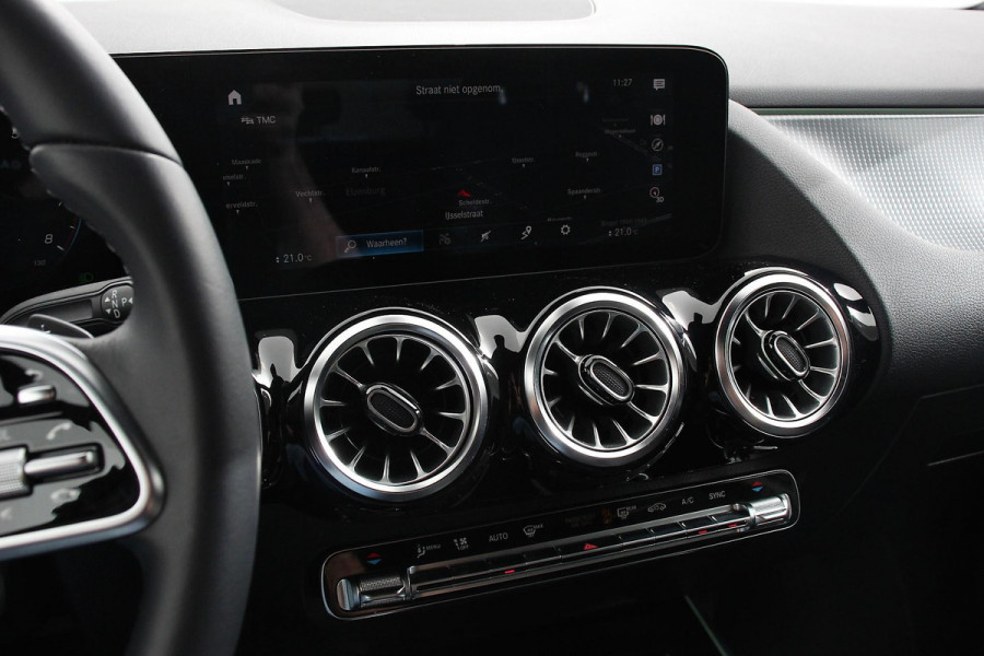 Mercedes-Benz GLA 200 163pk DCT Automaat Progressive Navigatie Climate Control Camera Electrisch bedienbare achterklep Half Leder Led Dab Ambienteverlichting