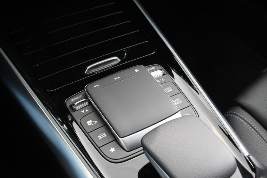 Mercedes-Benz GLA 200 163pk DCT Automaat Progressive Navigatie Climate Control Camera Electrisch bedienbare achterklep Half Leder Led Dab Ambienteverlichting