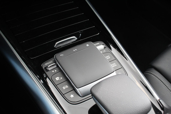 Mercedes-Benz GLA 200 163pk DCT Automaat Progressive Navigatie Climate Control Camera Electrisch bedienbare achterklep Half Leder Led Dab Ambienteverlichting