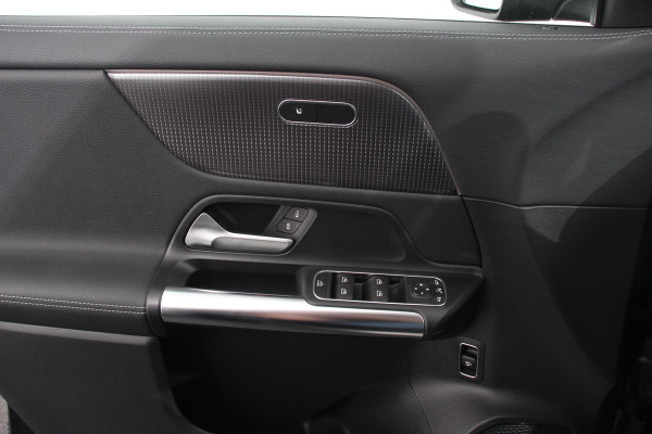 Mercedes-Benz GLA 200 163pk DCT Automaat Progressive Navigatie Climate Control Camera Electrisch bedienbare achterklep Half Leder Led Dab Ambienteverlichting