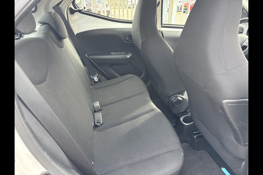 Toyota Aygo 1.0 VVT-i X-Fun | Airco | Elektrische ramen | Bluetooth | Radio/USB |