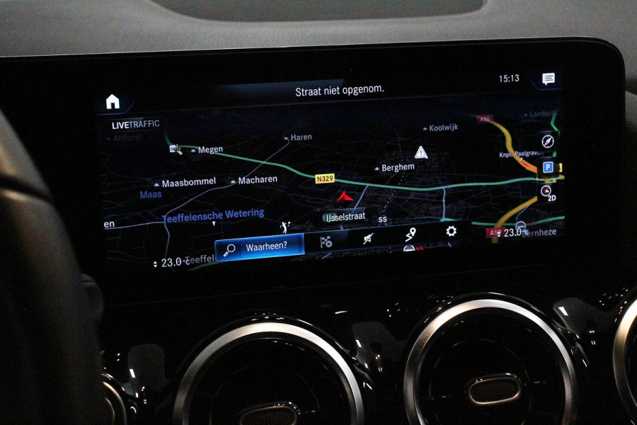 Mercedes-Benz GLA 200 163pk Automaat Progressive Navigatie Climate Control Camera Parkeer sensoren Stoelverwarming DAB Lichtmetalen velgen 18" Electrisch bedienbare achterklep