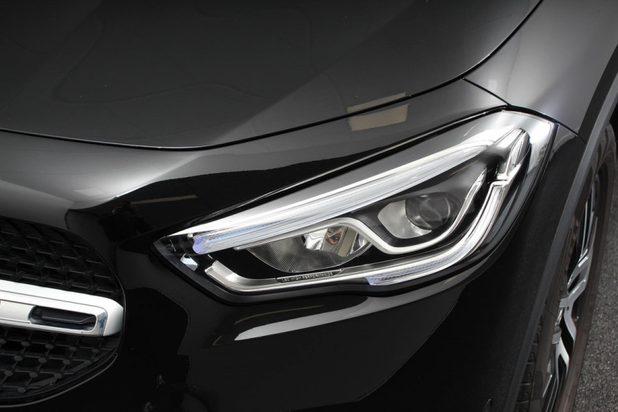 Mercedes-Benz GLA 200 163pk Automaat Progressive Navigatie Climate Control Camera Parkeer sensoren Stoelverwarming DAB Lichtmetalen velgen 18" Electrisch bedienbare achterklep