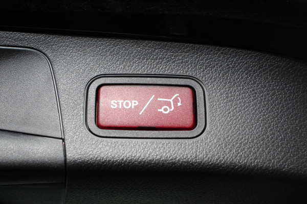 Mercedes-Benz GLA 200 163pk Automaat Progressive Navigatie Climate Control Camera Parkeer sensoren Stoelverwarming DAB Lichtmetalen velgen 18" Electrisch bedienbare achterklep