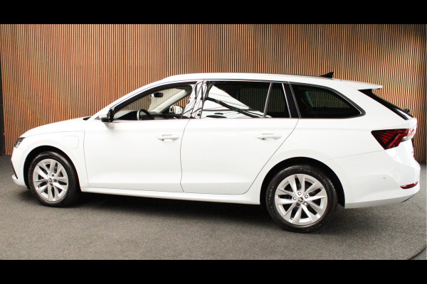 Škoda Octavia Combi 1.4 TSI iV PHEV HUD Leder Memory Camera ACC Stuurverwarming Ambient Keyless Virtual