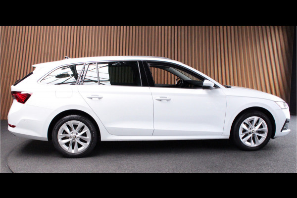 Škoda Octavia Combi 1.4 TSI iV PHEV HUD Leder Memory Camera ACC Stuurverwarming Ambient Keyless Virtual