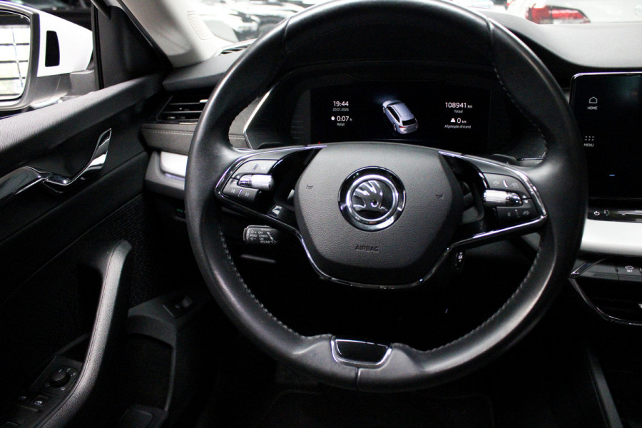 Škoda Octavia Combi 1.4 TSI iV PHEV HUD Leder Memory Camera ACC Stuurverwarming Ambient Keyless Virtual