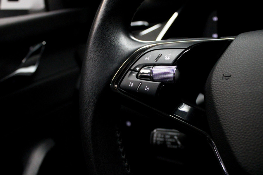 Škoda Octavia Combi 1.4 TSI iV PHEV HUD Leder Memory Camera ACC Stuurverwarming Ambient Keyless Virtual