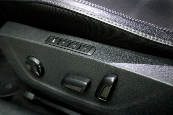Škoda Octavia Combi 1.4 TSI iV PHEV HUD Leder Memory Camera ACC Stuurverwarming Ambient Keyless Virtual