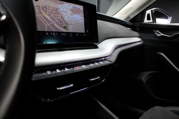 Škoda Octavia Combi 1.4 TSI iV PHEV HUD Leder Memory Camera ACC Stuurverwarming Ambient Keyless Virtual