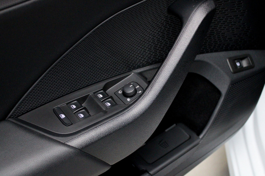 Škoda Octavia Combi 1.4 TSI iV PHEV HUD Leder Memory Camera ACC Stuurverwarming Ambient Keyless Virtual