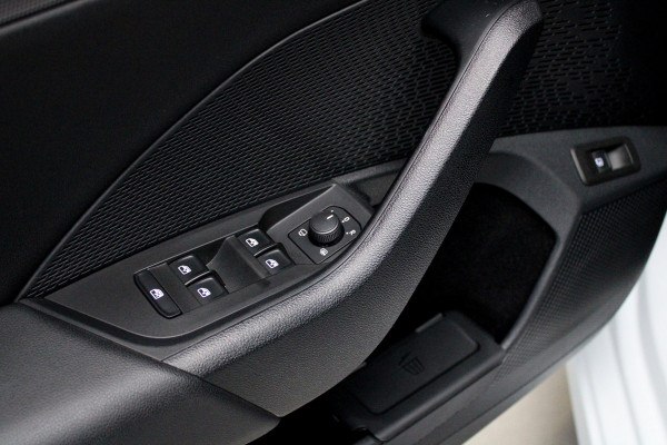 Škoda Octavia Combi 1.4 TSI iV PHEV HUD Leder Memory Camera ACC Stuurverwarming Ambient Keyless Virtual