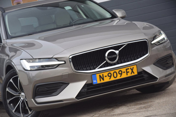 Volvo V60 2.0 B3 Momentum Business UITKLAPBARE TREKHAAK/LEDEREN BEKLEDING/COMFORT-STOELEN