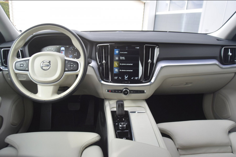 Volvo V60 2.0 B3 Momentum Business UITKLAPBARE TREKHAAK/LEDEREN BEKLEDING/COMFORT-STOELEN