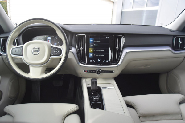 Volvo V60 2.0 B3 Momentum Business UITKLAPBARE TREKHAAK/LEDEREN BEKLEDING/COMFORT-STOELEN
