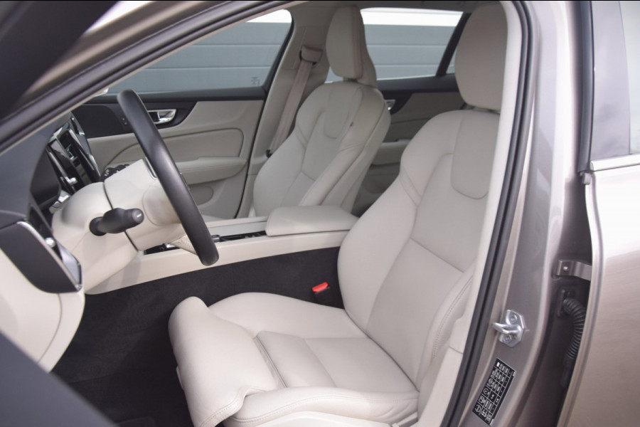 Volvo V60 2.0 B3 Momentum Business UITKLAPBARE TREKHAAK/LEDEREN BEKLEDING/COMFORT-STOELEN