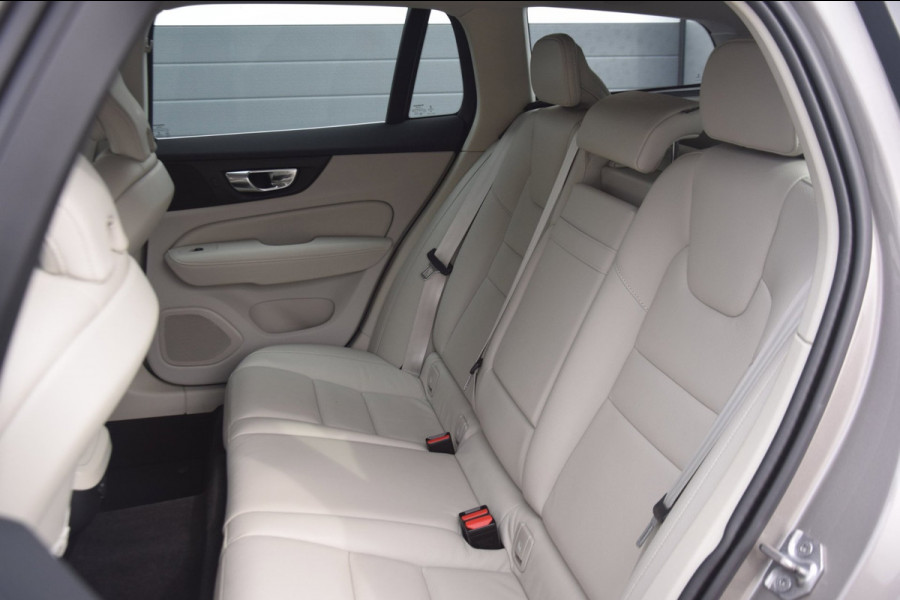 Volvo V60 2.0 B3 Momentum Business UITKLAPBARE TREKHAAK/LEDEREN BEKLEDING/COMFORT-STOELEN