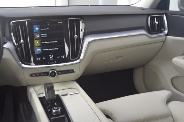 Volvo V60 2.0 B3 Momentum Business UITKLAPBARE TREKHAAK/LEDEREN BEKLEDING/COMFORT-STOELEN