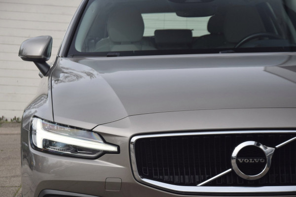 Volvo V60 2.0 B3 Momentum Business UITKLAPBARE TREKHAAK/LEDEREN BEKLEDING/COMFORT-STOELEN