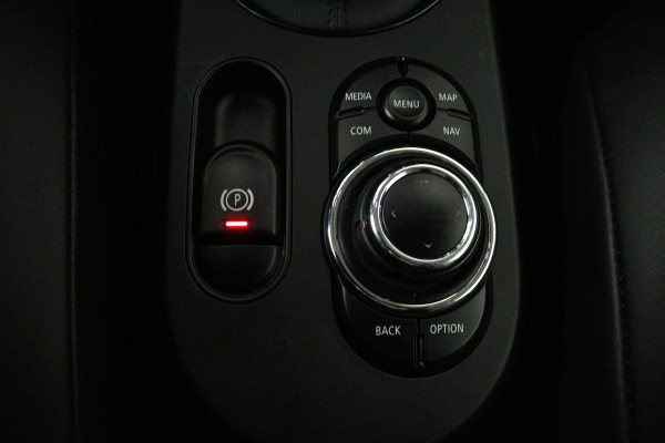 MINI Mini Electric Classic 33 kWh (SFEERVERLICHTING, CRUISE CONTROL, NAVIGATIE, PARKEERSENSOREN)