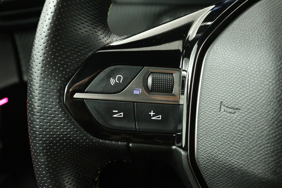 Peugeot e-208 EV GT 350 50 kWh (SFEERVERLICHTING, STOELVERWARMING, CAMERA, CRUISE ADAPTIEF, PARKEERSENSOREN)