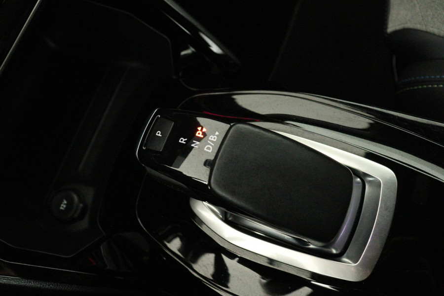 Peugeot e-208 EV GT 350 50 kWh (SFEERVERLICHTING, STOELVERWARMING, CAMERA, CRUISE ADAPTIEF, PARKEERSENSOREN)