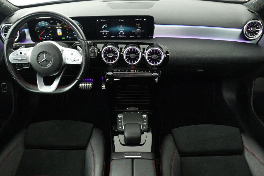 Mercedes-Benz A-Klasse 250 e Business Solution AMG Limited (PANORAMADAK, TREKHAAK, STOELVERWARMING, SFEERVERLICHTING, CAMERA)
