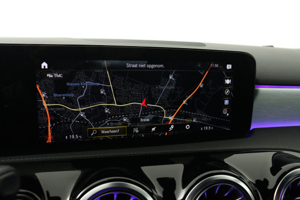 Mercedes-Benz A-Klasse 250 e Business Solution AMG Limited (PANORAMADAK, TREKHAAK, STOELVERWARMING, SFEERVERLICHTING, CAMERA)