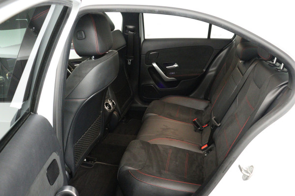 Mercedes-Benz A-Klasse 250 e Business Solution AMG Limited (PANORAMADAK, TREKHAAK, STOELVERWARMING, SFEERVERLICHTING, CAMERA)