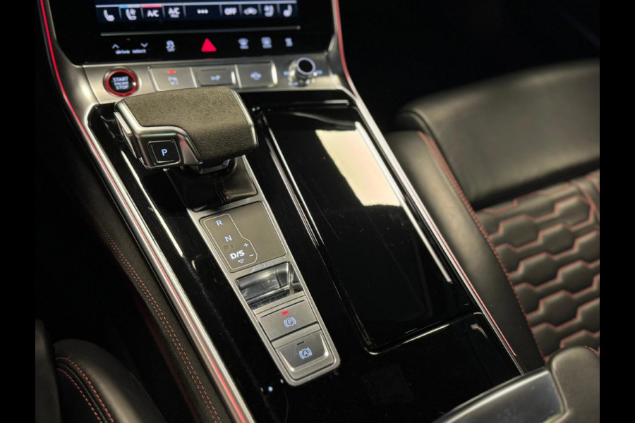 Audi A6 Avant RS6 TFSI quattro / Softclose / Stoel Verwaming/Ventilatie / Pano / 360 Camera / HUD / Keyless