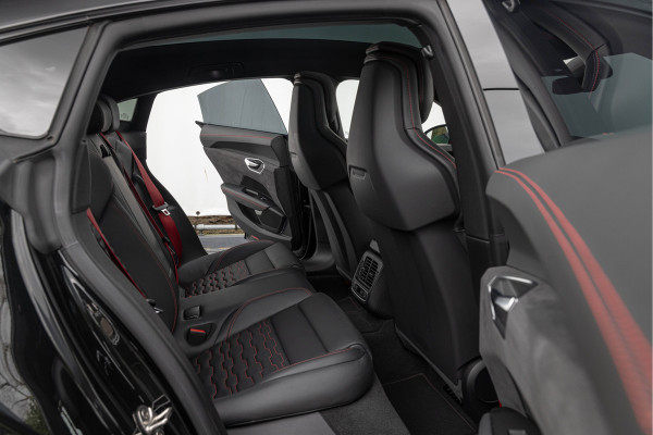 Audi e-tron GT RS 600pk Quattro Keramisch Pano HuD 4-wielbesturing Designpakket RS