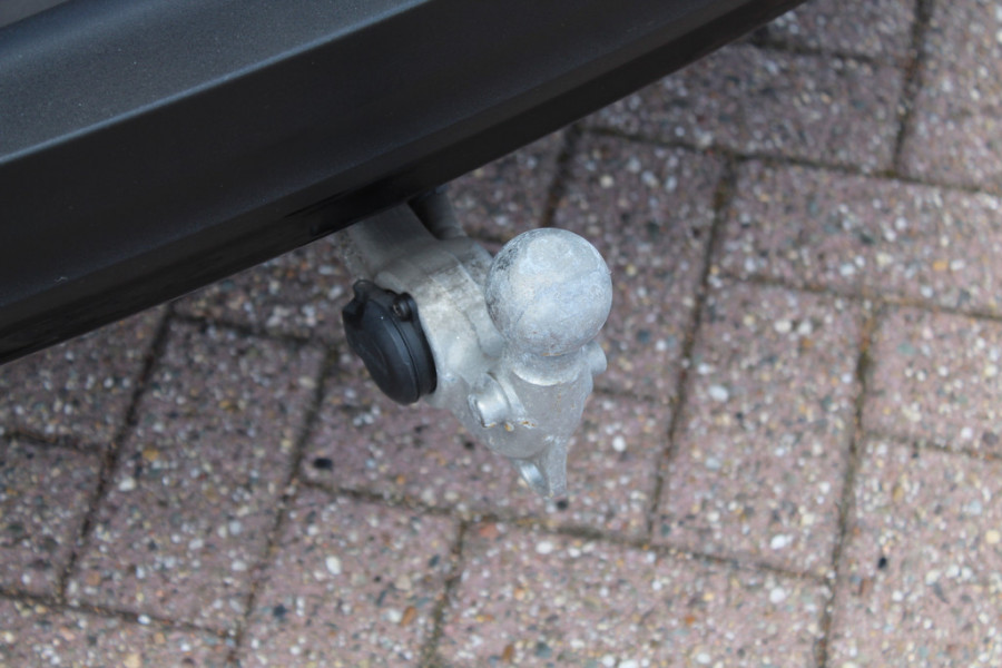 Volvo C40 Single Motor Extended Range Ultimate 82 kWh / Trekhaak / Panoramadak / 360Camera / Half leder / Keyless / 20'' / Harman Kardon / CarPlay / Warmtepomp / Stuur+Stoelverwarming / Dodehoek / DAB / ACC