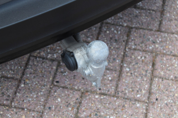 Volvo C40 Single Motor Extended Range Ultimate 82 kWh / Trekhaak / Panoramadak / 360Camera / Half leder / Keyless / 20'' / Harman Kardon / CarPlay / Warmtepomp / Stuur+Stoelverwarming / Dodehoek / DAB / ACC