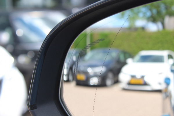 Volvo C40 Single Motor Extended Range Ultimate 82 kWh / Trekhaak / Panoramadak / 360Camera / Half leder / Keyless / 20'' / Harman Kardon / CarPlay / Warmtepomp / Stuur+Stoelverwarming / Dodehoek / DAB / ACC