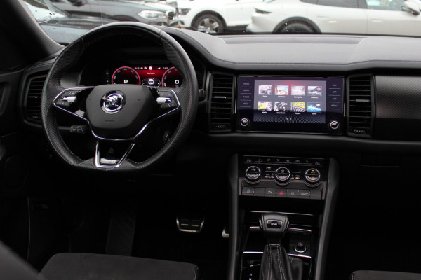 Škoda Kodiaq 1.5 TSI Sportline Business / Camera / Keyless / Sportstoelen / CarPlay / 19'' / Blackpack / Virtual Cockpit / Dodehoek / DAB / Stoelverwarming / ACC