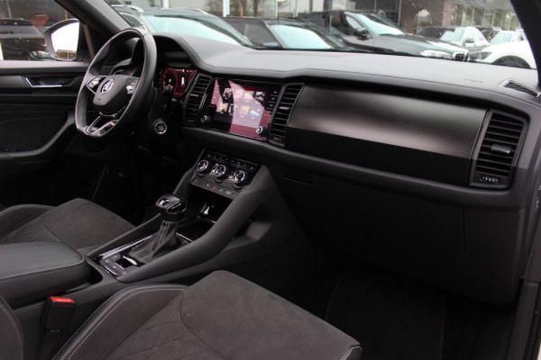 Škoda Kodiaq 1.5 TSI Sportline Business / Camera / Keyless / Sportstoelen / CarPlay / 19'' / Blackpack / Virtual Cockpit / Dodehoek / DAB / Stoelverwarming / ACC