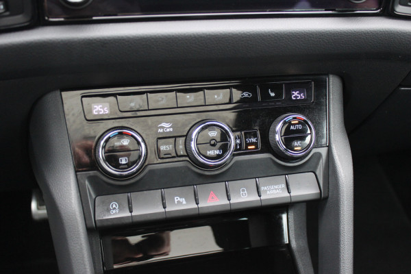 Škoda Kodiaq 1.5 TSI Sportline Business / Camera / Keyless / Sportstoelen / CarPlay / 19'' / Blackpack / Virtual Cockpit / Dodehoek / DAB / Stoelverwarming / ACC