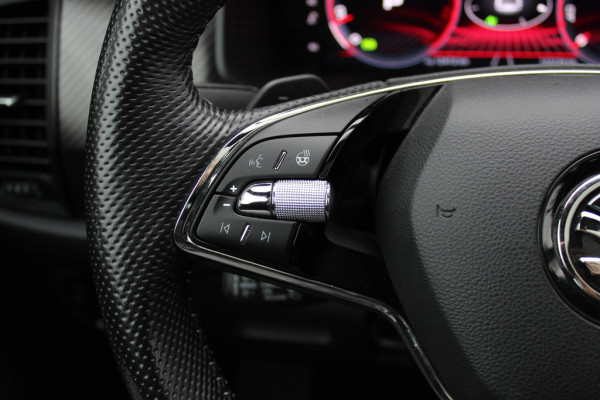 Škoda Kodiaq 1.5 TSI Sportline Business / Camera / Keyless / Sportstoelen / CarPlay / 19'' / Blackpack / Virtual Cockpit / Dodehoek / DAB / Stoelverwarming / ACC