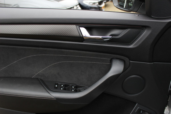 Škoda Kodiaq 1.5 TSI Sportline Business / Camera / Keyless / Sportstoelen / CarPlay / 19'' / Blackpack / Virtual Cockpit / Dodehoek / DAB / Stoelverwarming / ACC