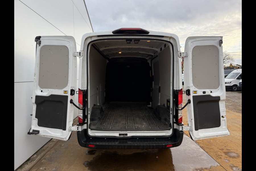 Ford E-Transit 89kWh 97.3% (SOH) 402km WLTP BEV Snelladen L2H2 Climate Control Carplay 360° Camera Stoelverwarming Parkeersensoren voor achter