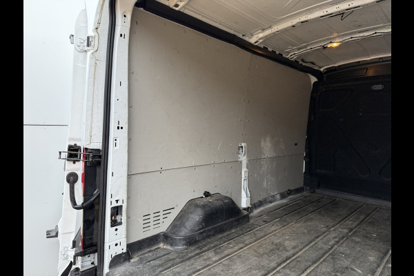 Ford E-Transit 89kWh 97.3% (SOH) 402km WLTP BEV Snelladen L2H2 Climate Control Carplay 360° Camera Stoelverwarming Parkeersensoren voor achter