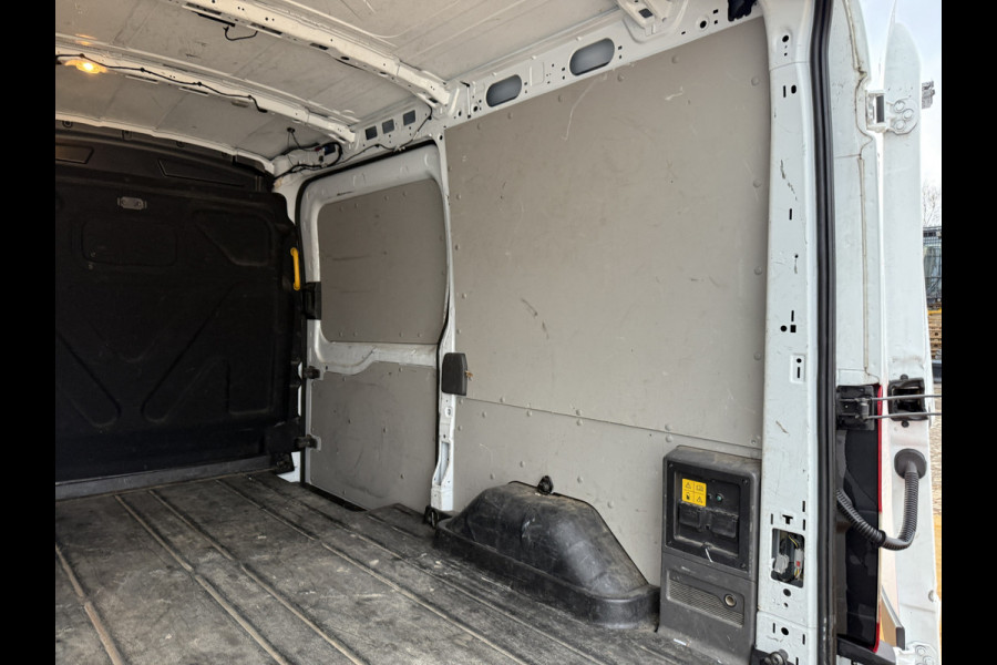 Ford E-Transit 89kWh 97.3% (SOH) 402km WLTP BEV Snelladen L2H2 Climate Control Carplay 360° Camera Stoelverwarming Parkeersensoren voor achter