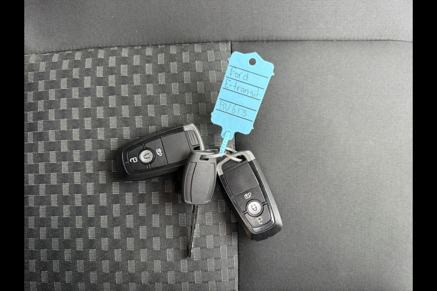 Ford E-Transit 89kWh 97.3% (SOH) 402km WLTP BEV Snelladen L2H2 Climate Control Carplay 360° Camera Stoelverwarming Parkeersensoren voor achter