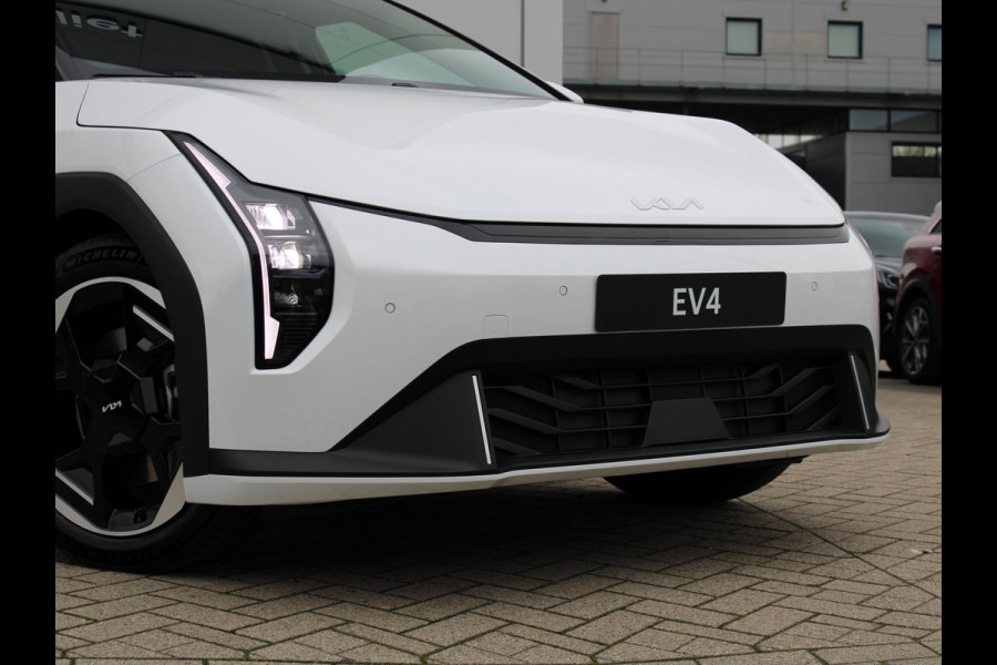 Kia EV4 Plus Advanced 81.4 kWh | DIRECT LEVERBAAR | Schuifkanteldak | Navigatie | Stoel en stuurverwarming | H&K | Elektrische achterklep