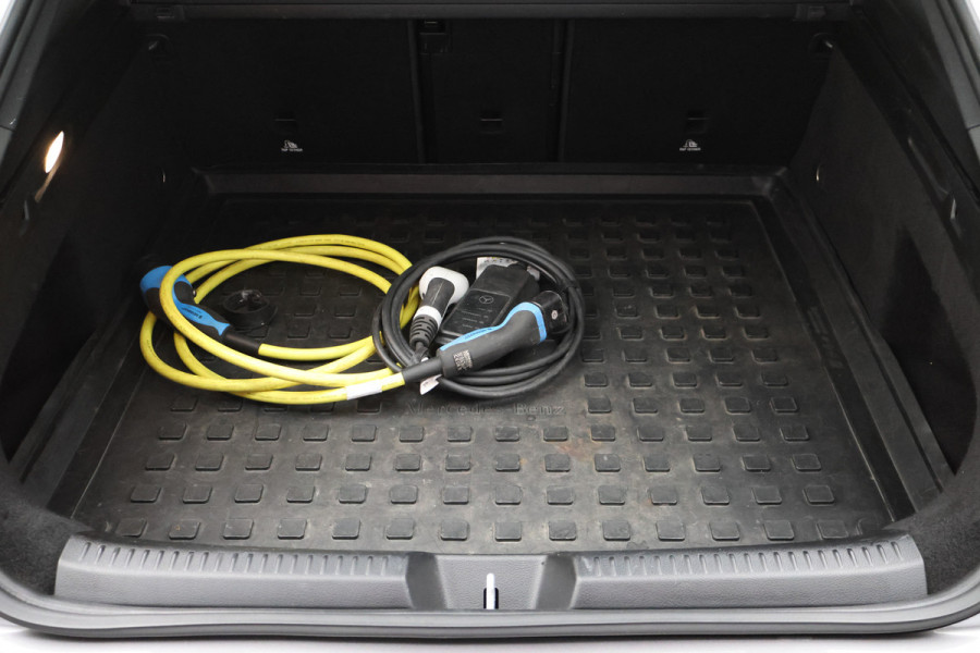 Mercedes-Benz CLA-Klasse Shooting Brake 250 e Premium Plus AMG Panoramadak, ACC, Camera, Sfeerverlichting, Trekhaak, Widescreen, 18"