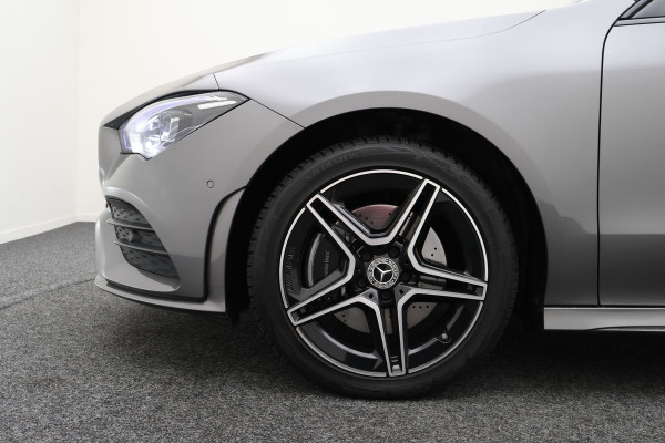 Mercedes-Benz CLA-Klasse Shooting Brake 250 e Premium Plus AMG Panoramadak, ACC, Camera, Sfeerverlichting, Trekhaak, Widescreen, 18"