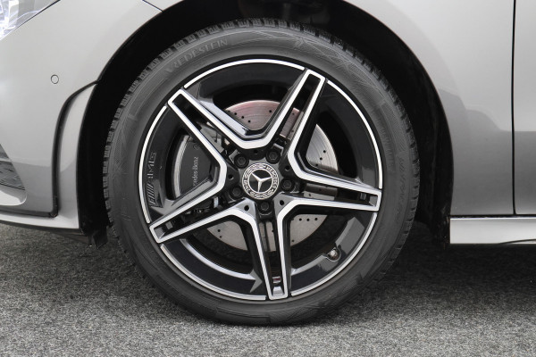 Mercedes-Benz CLA-Klasse Shooting Brake 250 e Premium Plus AMG Panoramadak, ACC, Camera, Sfeerverlichting, Trekhaak, Widescreen, 18"